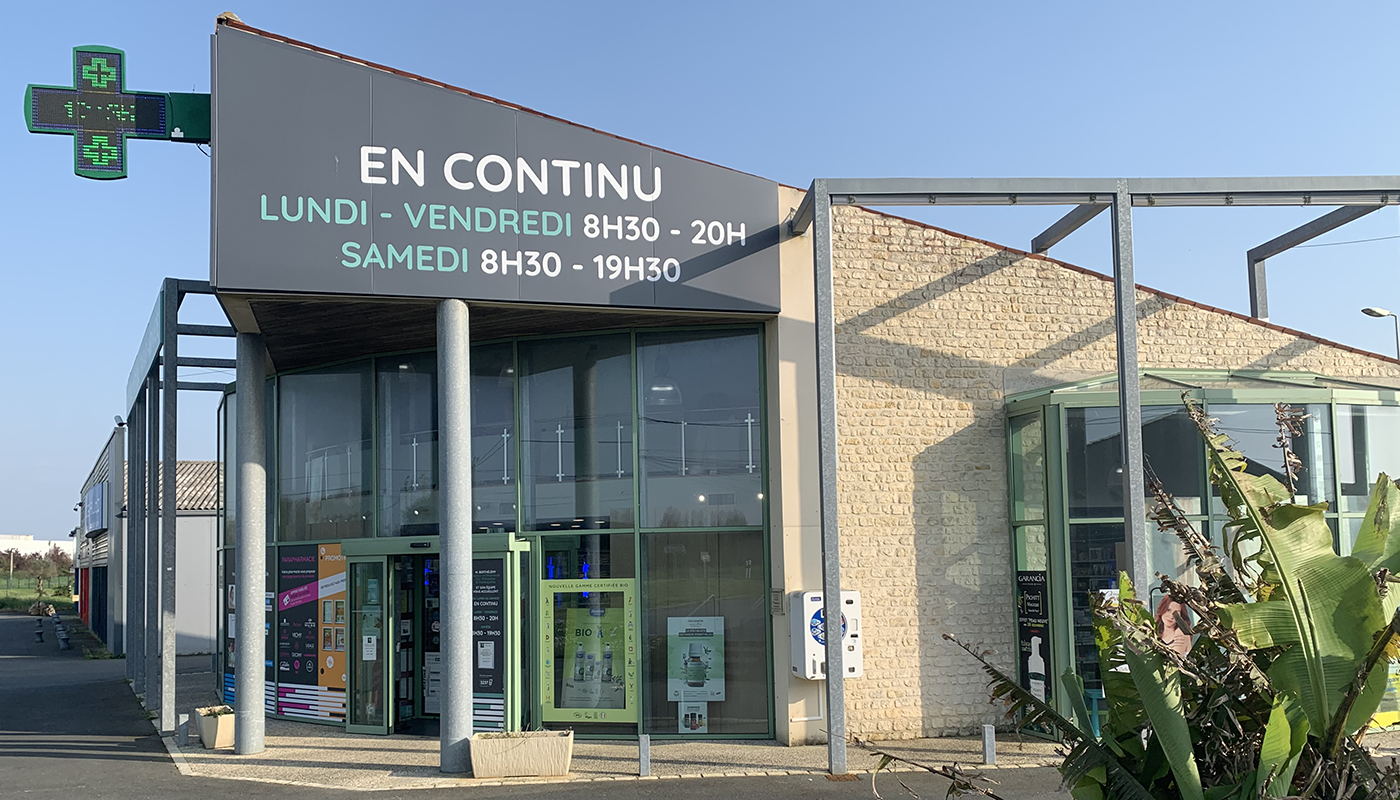Pharmacie-des-Claires-Saint-Just-Luzac-officine-exterieure